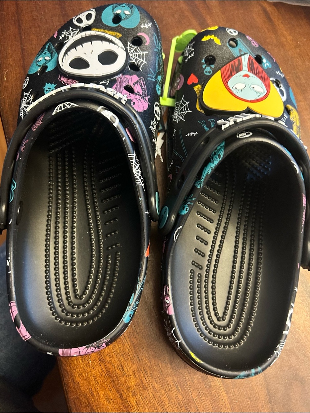 CROCS Black Graphic Skull & Heart Jibbitz Mules